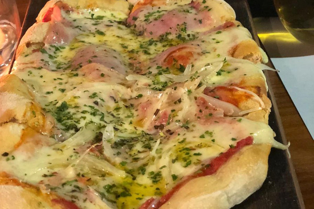 William Morris, con una propuesta de pizzas y papas free