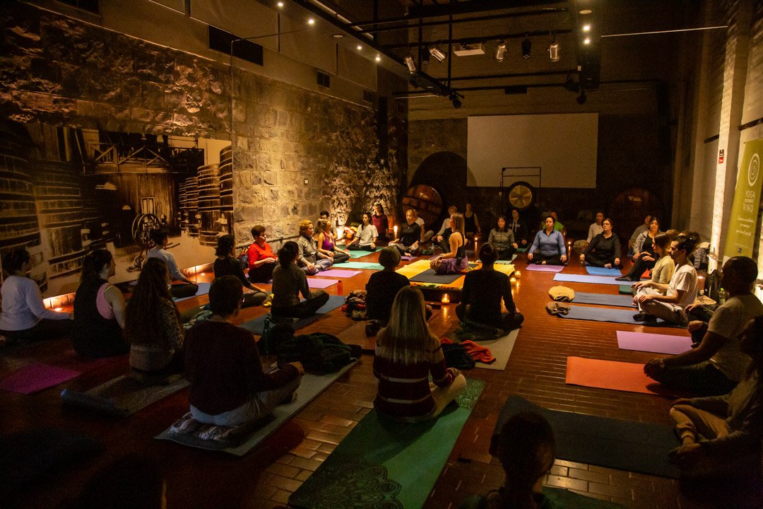 Yoga por los Caminos del Vino celebró el Día Internacional del Yoga en la Enoteca