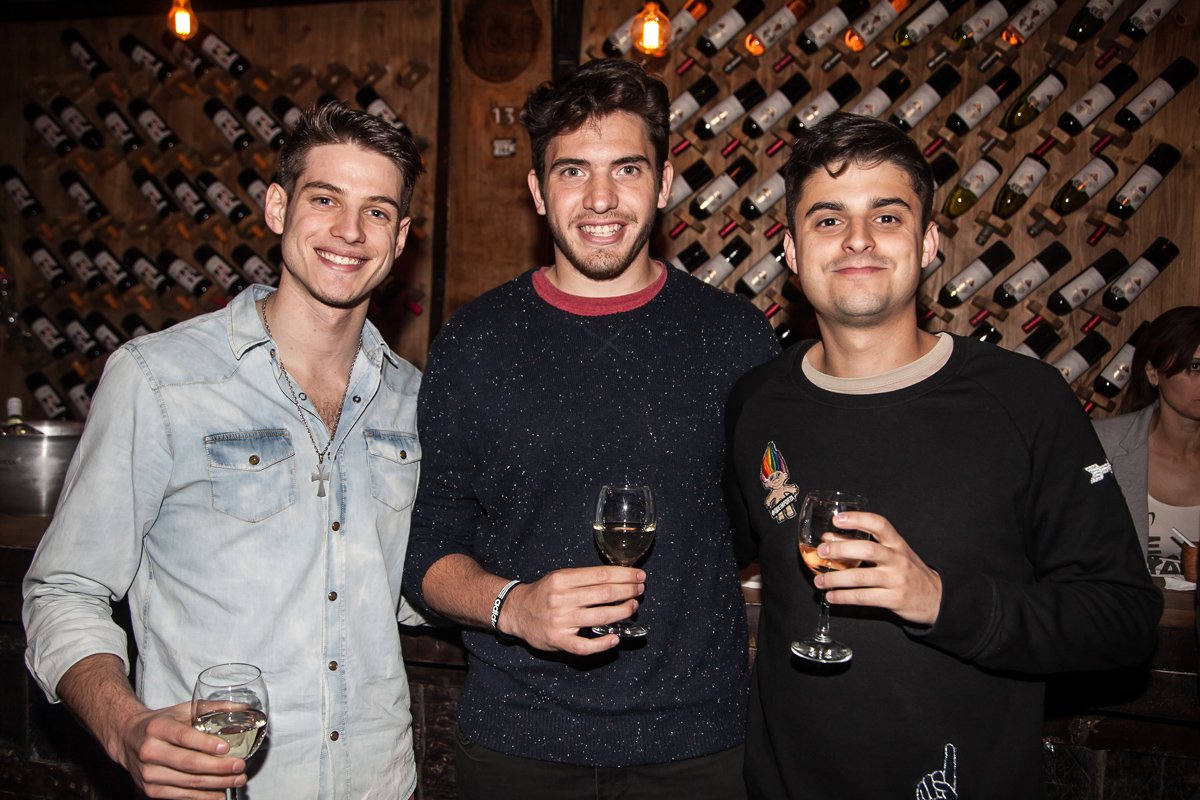 Un bar de vino por copa y tapas, al estilo europeo