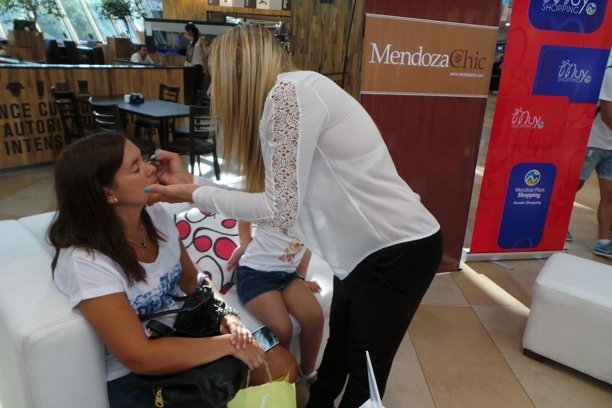 Con #FashionTips, Mendoza Plaza Shopping mimó a las mujeres en su día