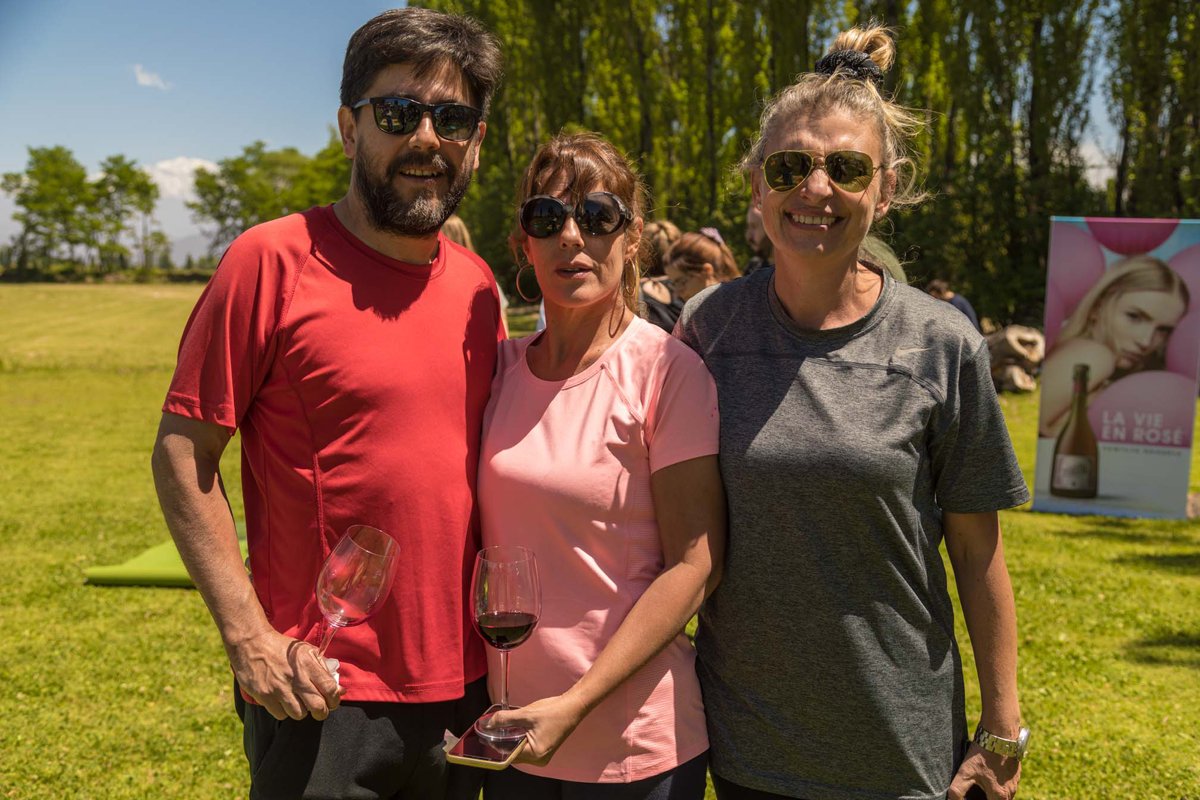 Yoga por los Caminos del Vino pasó por bodega Bressia