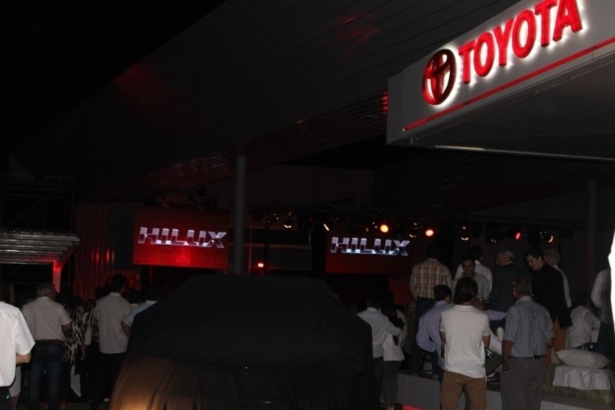 Exclusiva presentación de la nueva Toyota Hilux en Yacopini