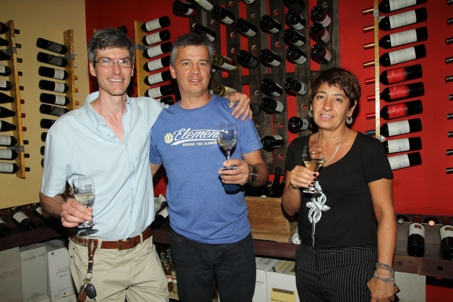 Varietales Casa de Vinos reestrenó su local en Chacras de Coria