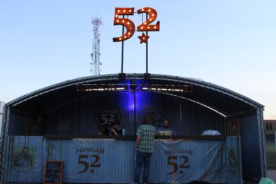 Hangar 52 abrió su Garden Beer en Godoy Cruz