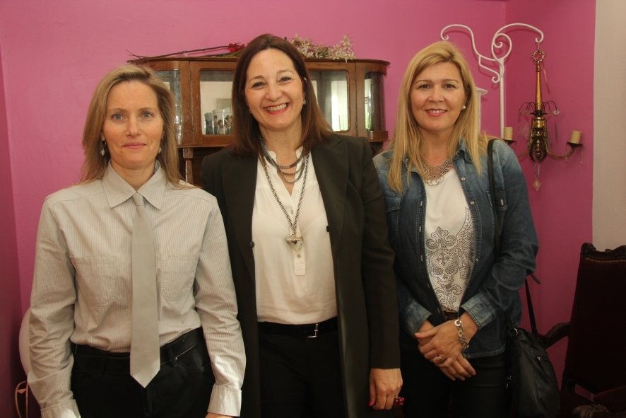 Una tertulia de moda muy chic en Alejandra Cicchitti Antigüedades