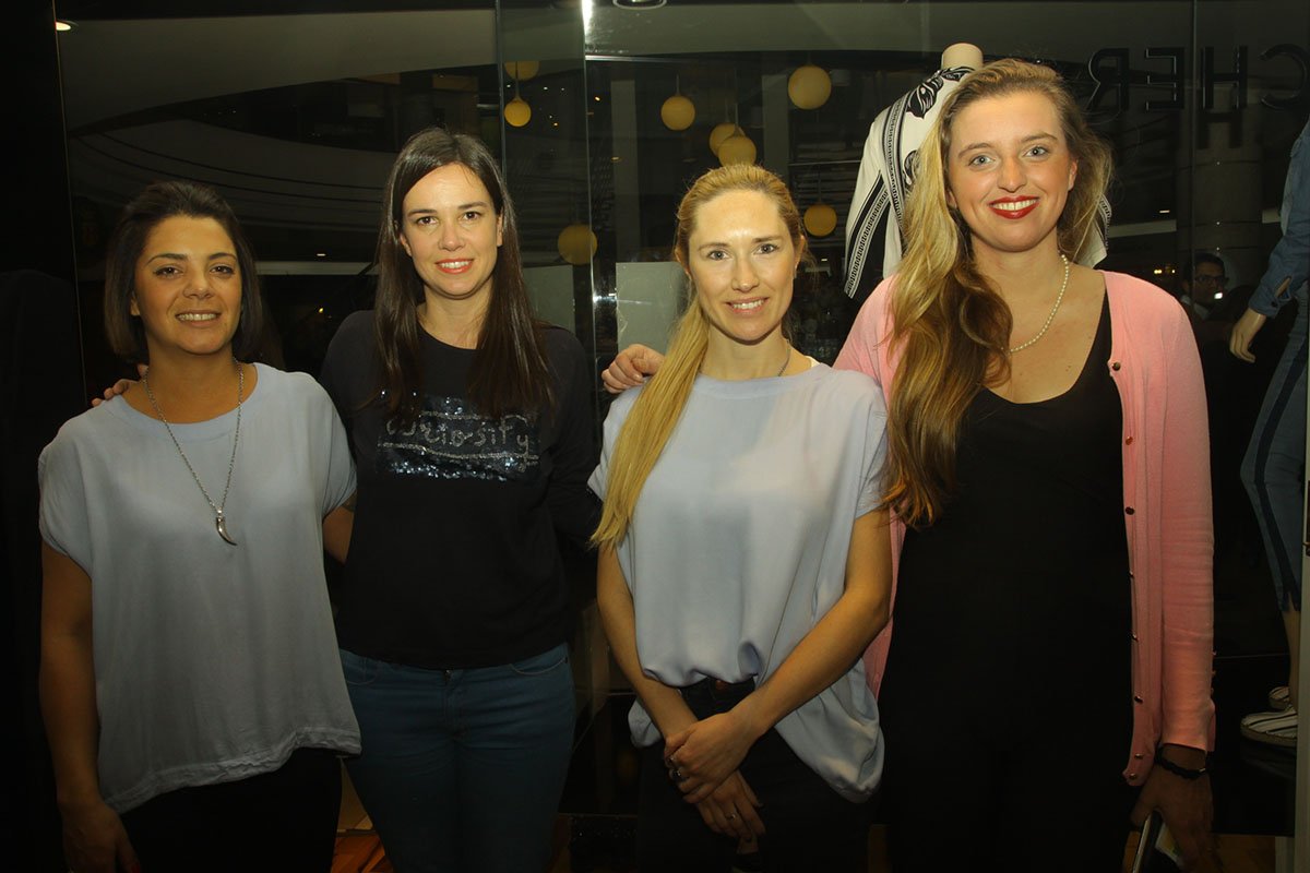 Cher presentó su colección verano en el Shopping