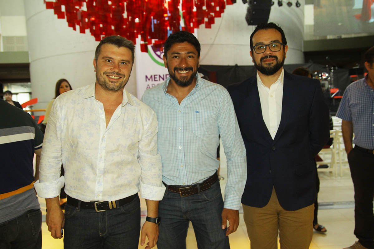 Exitosa inauguración de la muestra de Guayasamín
