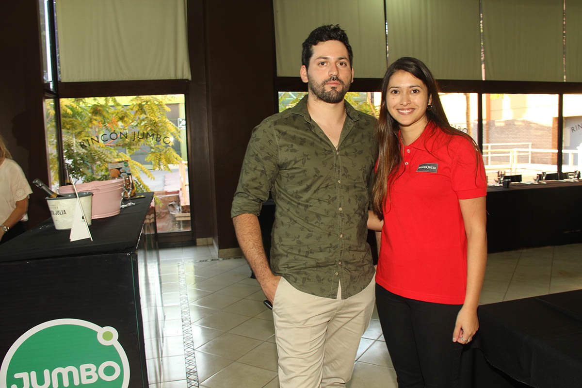 Jumbo Deli & Wine Club celebró el Día de los Enamorados