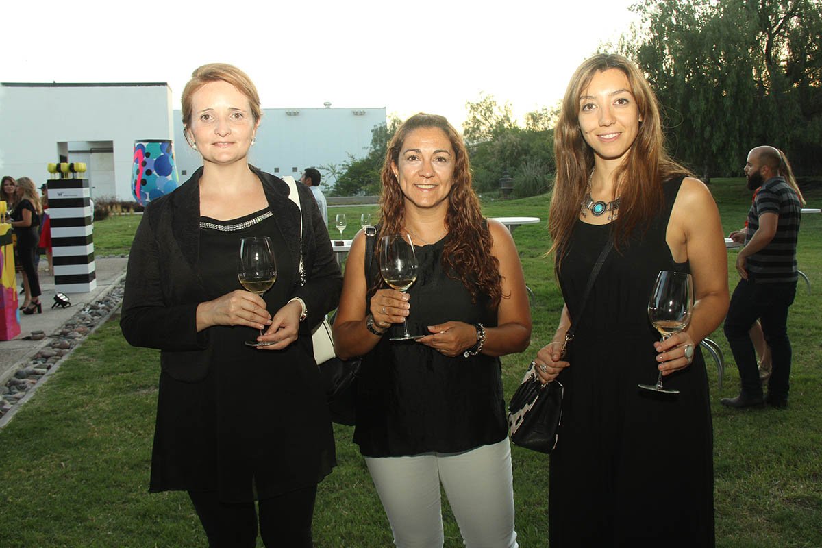 Gran subasta de vinos en una noche solidaria