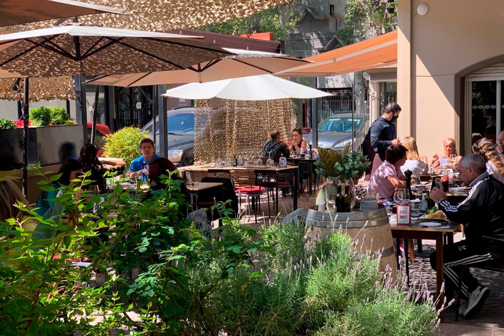 Francesco Ristorante y Gio Bar inauguran la temporada con renovados jardines y terrazas