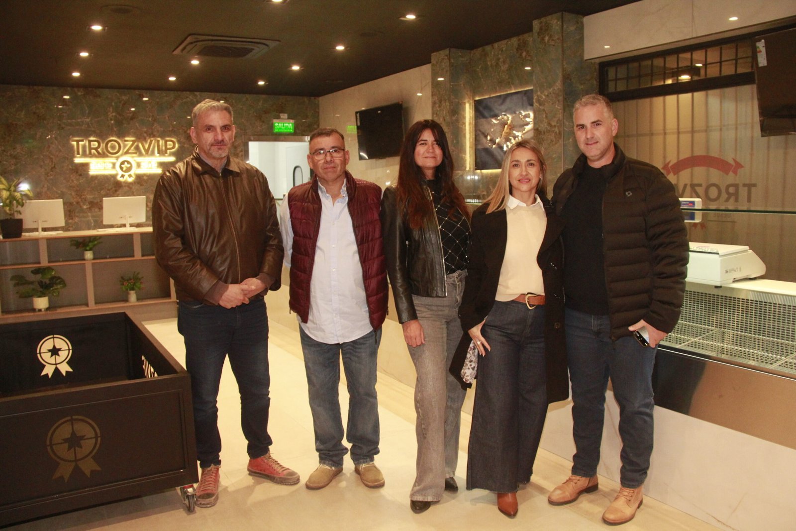 Gustavo Burriguini, Marcelo Muñoz, Sol Gioia, Paula Cardena y Nicolás Pollicino (Trozavip).